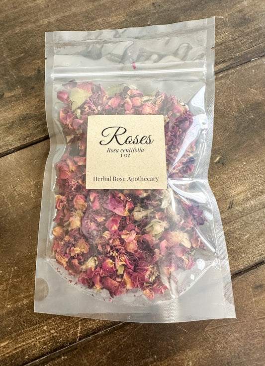 dried roses in 1oz clear resealable bag on a wooden surface