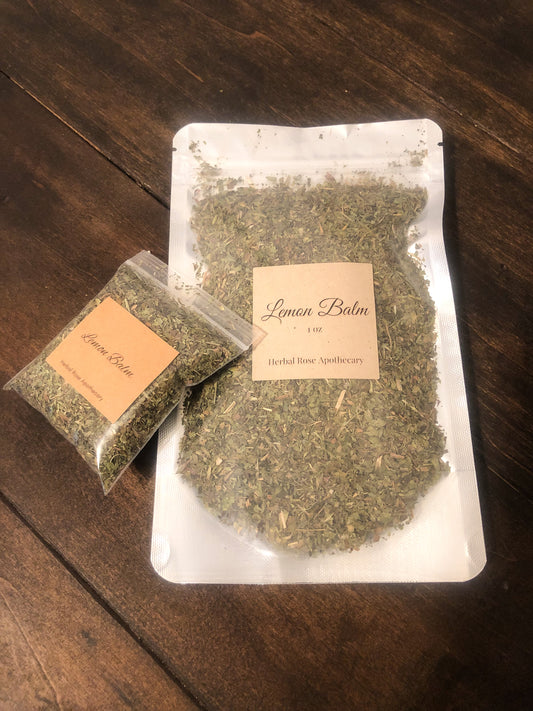 lemon balm 8g and 1oz in clear bags on wooden background