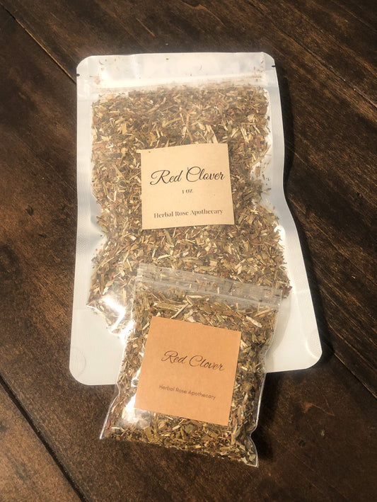 red clover 8g and 1oz in clear bags with wooden background